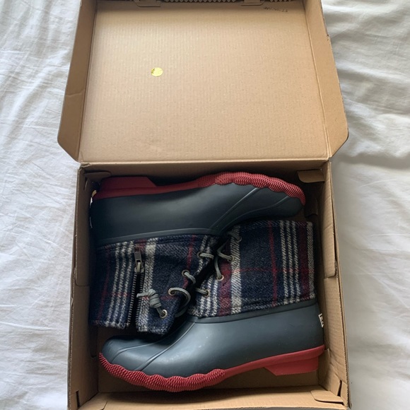 Sperry Saltwater Duck Boot Red Plaid 7.5 - Picture 1 of 4